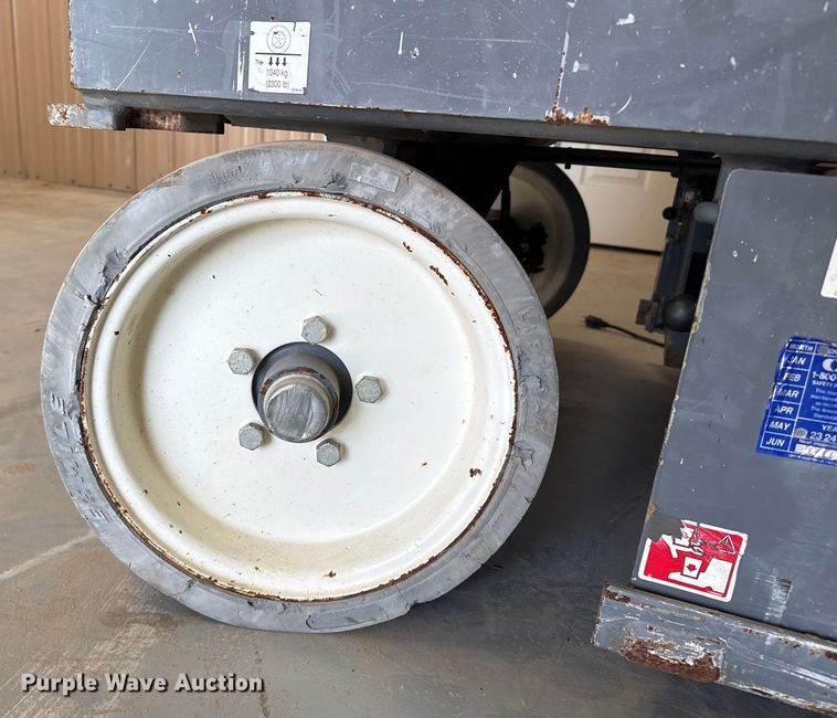 image for item DQ7745 Skyjack SJIII 4632 scissor lift