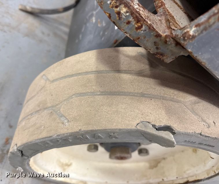 image for item DQ7745 Skyjack SJIII 4632 scissor lift