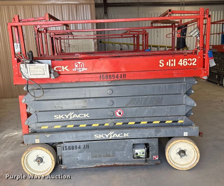 image for item DQ7746 Skyjack SJIII 4632 scissor lift