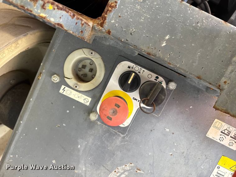 image for item DQ7746 Skyjack SJIII 4632 scissor lift