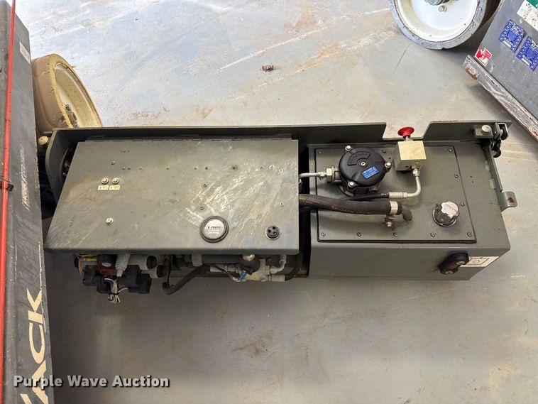 image for item DQ7746 Skyjack SJIII 4632 scissor lift