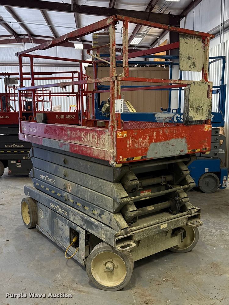 image for item DQ7748 Skyjack SJIII 4632 scissor lift