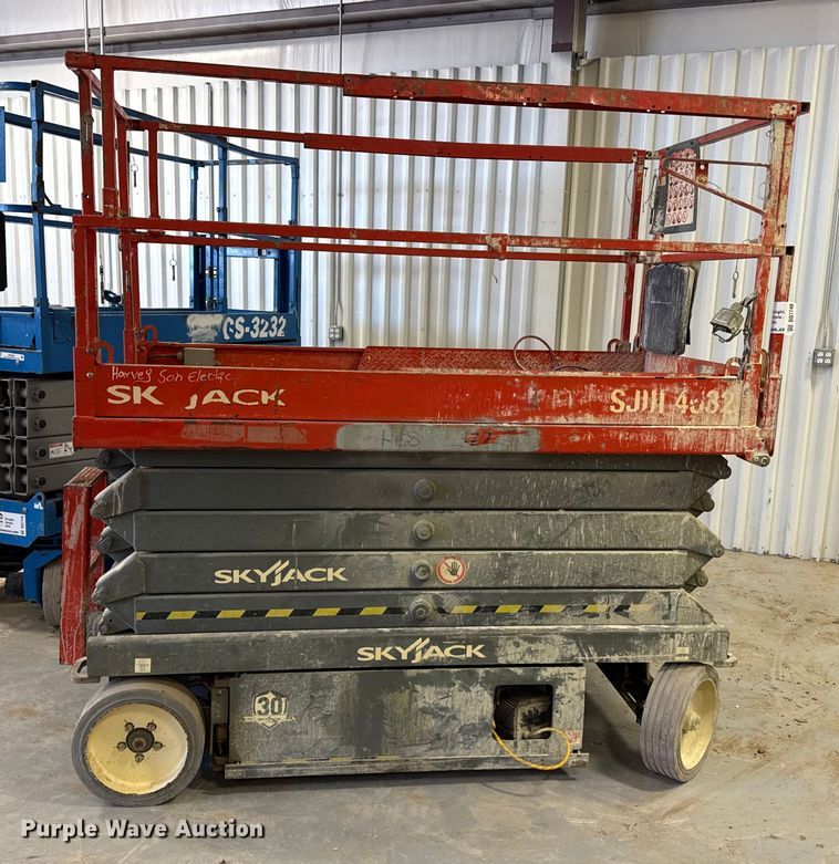 image for item DQ7748 Skyjack SJIII 4632 scissor lift