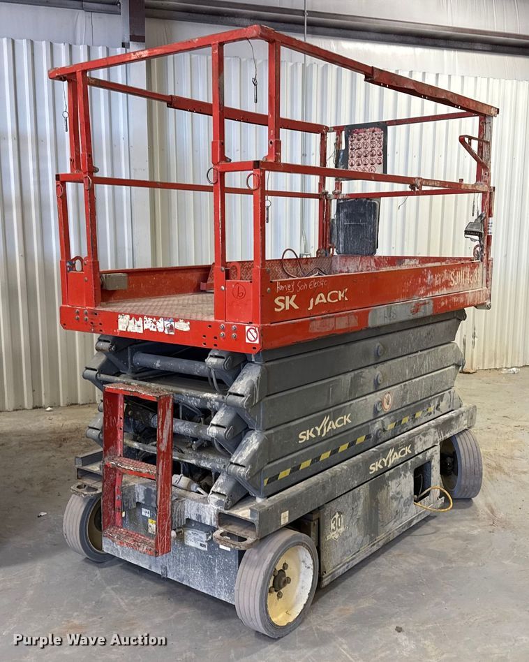 image for item DQ7748 Skyjack SJIII 4632 scissor lift