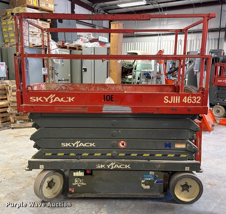 image for item DQ7748 Skyjack SJIII 4632 scissor lift