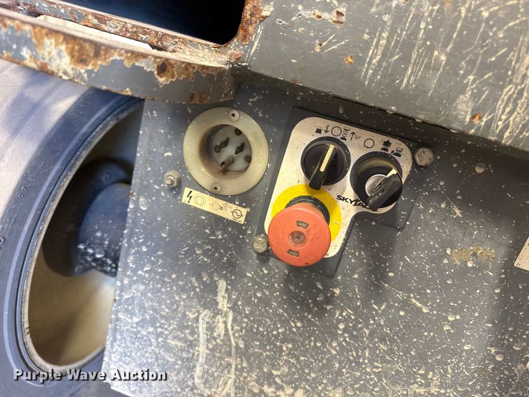 image for item DQ7748 Skyjack SJIII 4632 scissor lift