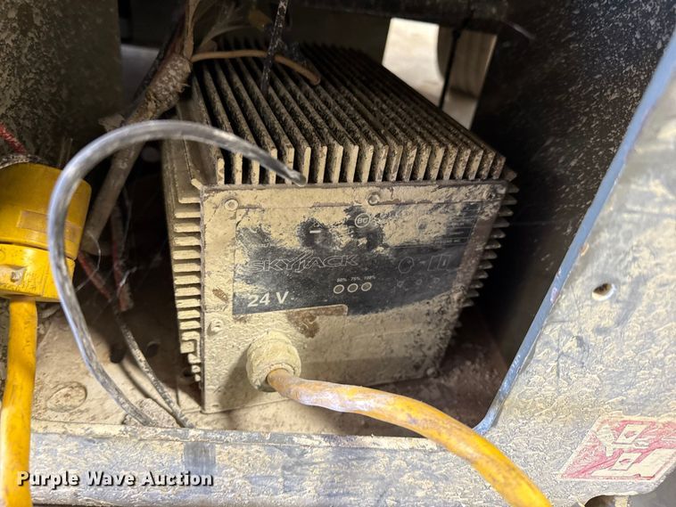 image for item DQ7748 Skyjack SJIII 4632 scissor lift