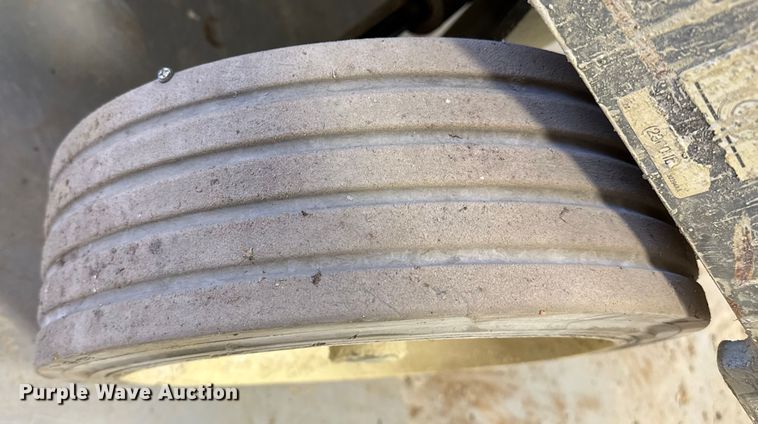 image for item DQ7748 Skyjack SJIII 4632 scissor lift