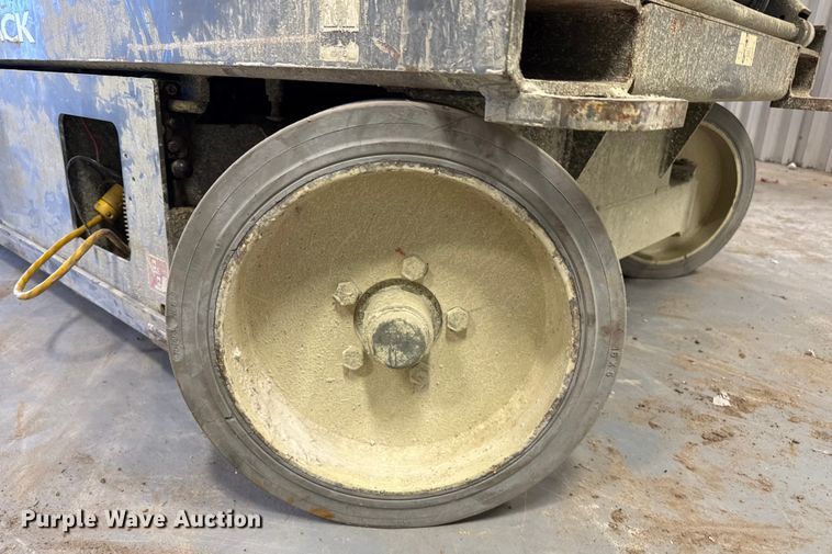 image for item DQ7748 Skyjack SJIII 4632 scissor lift