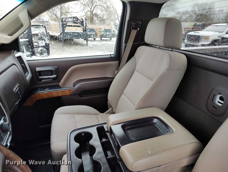 image for item DT0791 2016 GMC Sierra 2500HD pickup truck