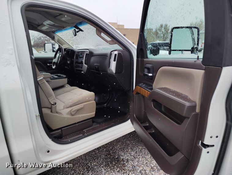 image for item DT0791 2016 GMC Sierra 2500HD pickup truck