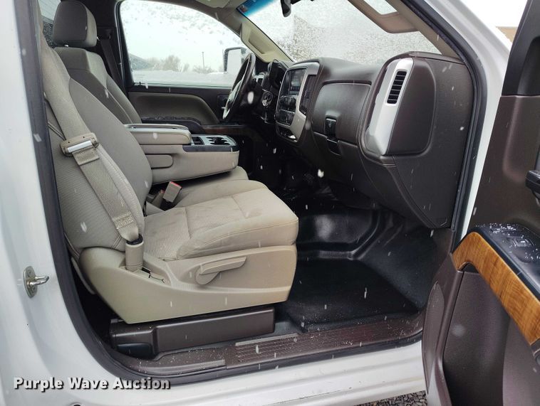 image for item DT0791 2016 GMC Sierra 2500HD pickup truck