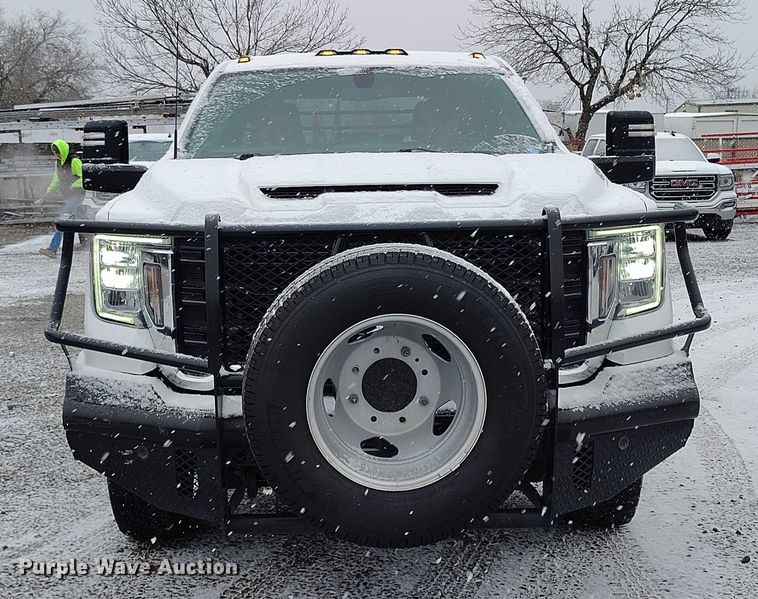 image for item DT0792 2022 GMC Sierra 3500HD Crew Cab flatbed pickup truck