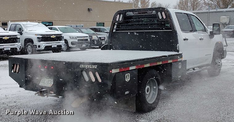 image for item DT0792 2022 GMC Sierra 3500HD Crew Cab flatbed pickup truck