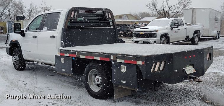 image for item DT0792 2022 GMC Sierra 3500HD Crew Cab flatbed pickup truck