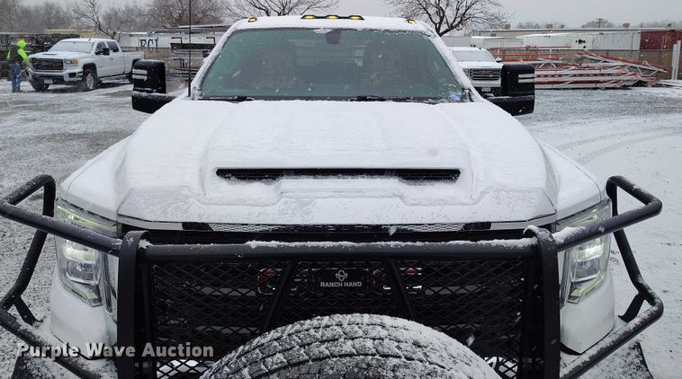 image for item DT0792 2022 GMC Sierra 3500HD Crew Cab flatbed pickup truck