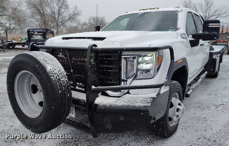 image for item DT0792 2022 GMC Sierra 3500HD Crew Cab flatbed pickup truck