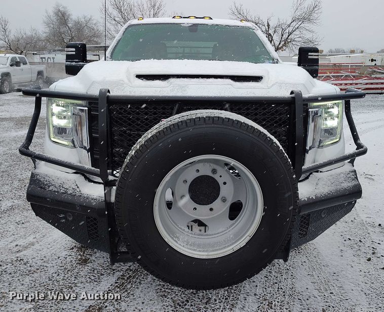 image for item DT0792 2022 GMC Sierra 3500HD Crew Cab flatbed pickup truck