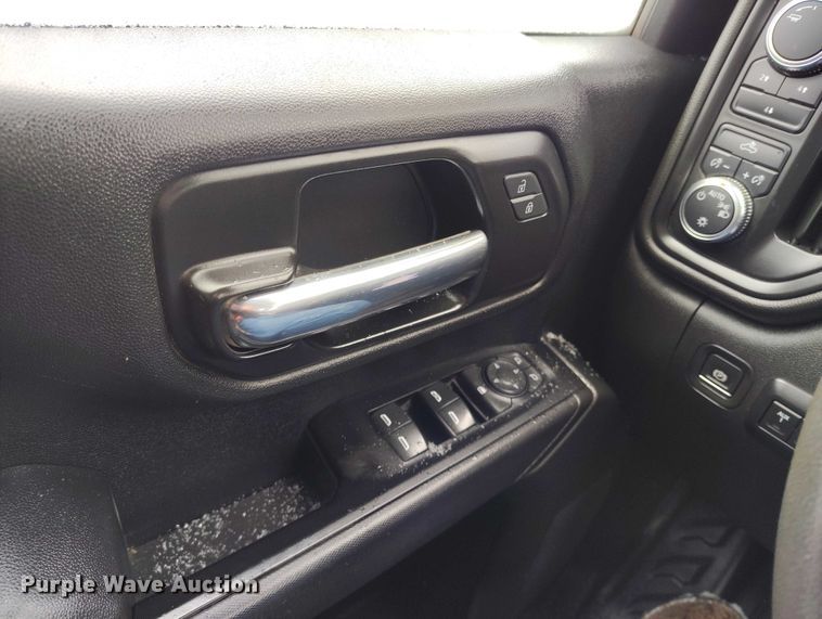 image for item DT0792 2022 GMC Sierra 3500HD Crew Cab flatbed pickup truck