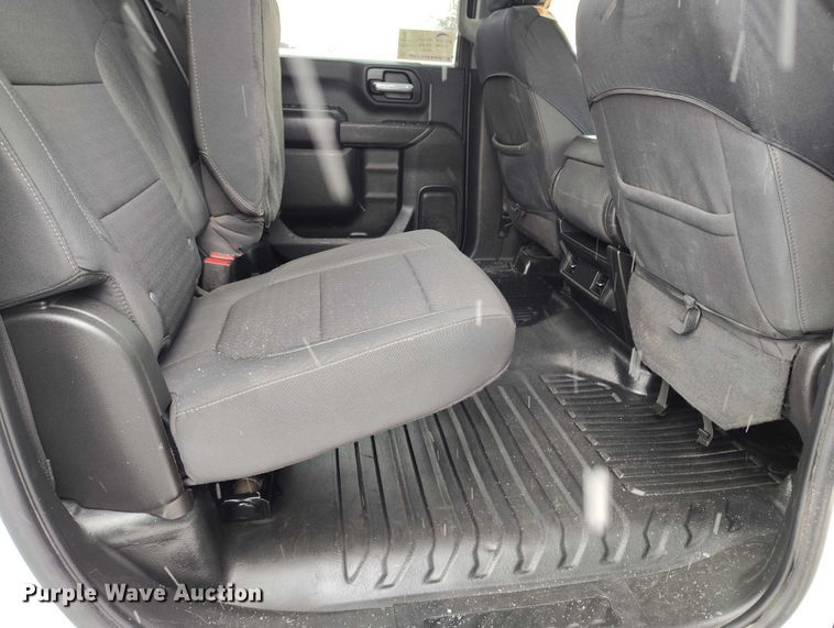 image for item DT0792 2022 GMC Sierra 3500HD Crew Cab flatbed pickup truck