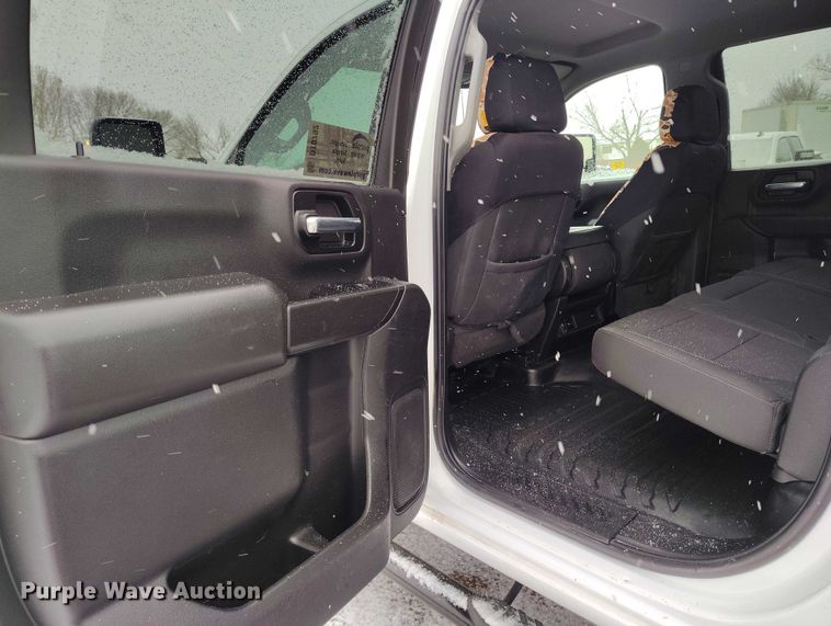 image for item DT0792 2022 GMC Sierra 3500HD Crew Cab flatbed pickup truck