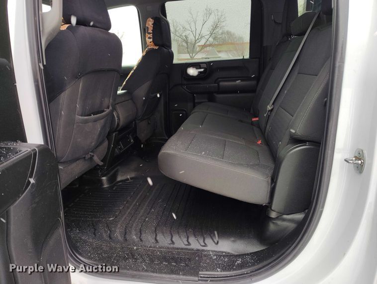 image for item DT0792 2022 GMC Sierra 3500HD Crew Cab flatbed pickup truck