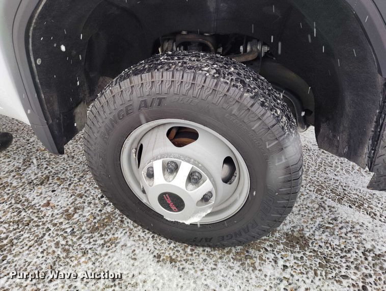 image for item DT0792 2022 GMC Sierra 3500HD Crew Cab flatbed pickup truck