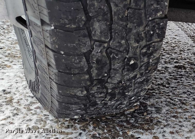 image for item DT0792 2022 GMC Sierra 3500HD Crew Cab flatbed pickup truck