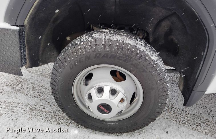 image for item DT0792 2022 GMC Sierra 3500HD Crew Cab flatbed pickup truck