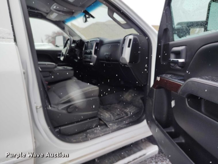 image for item DT0793 2018 GMC Sierra 2500HD Crew Cab pickup truck