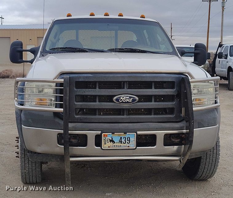 image for item DT0800 2006 Ford F450 Super Duty Crew Cab flatbed truck