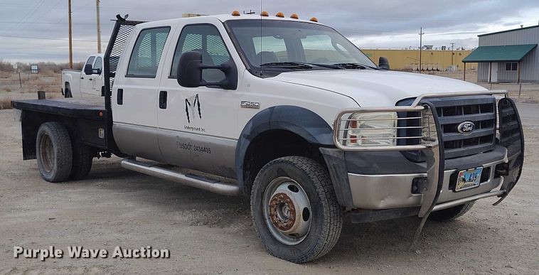 image for item DT0800 2006 Ford F450 Super Duty Crew Cab flatbed truck