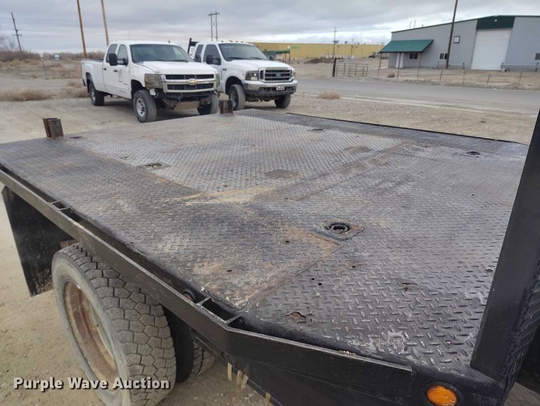 image for item DT0800 2006 Ford F450 Super Duty Crew Cab flatbed truck