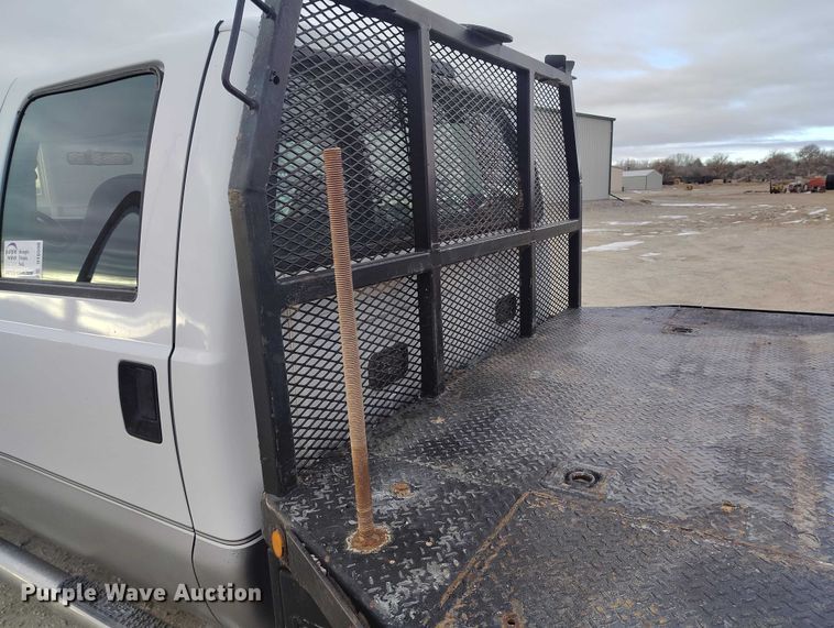 image for item DT0800 2006 Ford F450 Super Duty Crew Cab flatbed truck