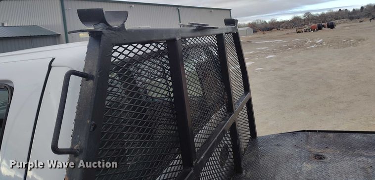 image for item DT0800 2006 Ford F450 Super Duty Crew Cab flatbed truck