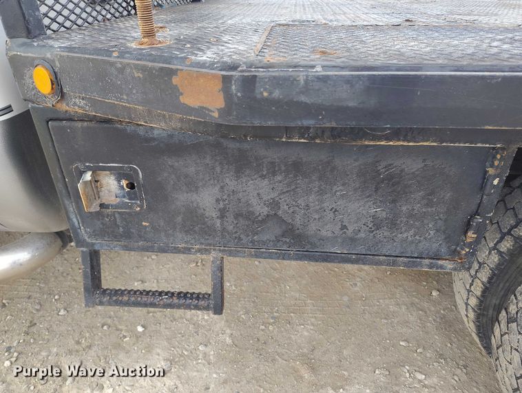 image for item DT0800 2006 Ford F450 Super Duty Crew Cab flatbed truck