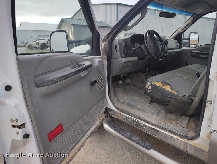 image for item DT0800 2006 Ford F450 Super Duty Crew Cab flatbed truck