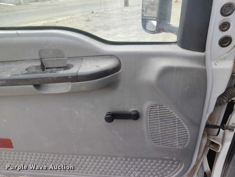 image for item DT0800 2006 Ford F450 Super Duty Crew Cab flatbed truck