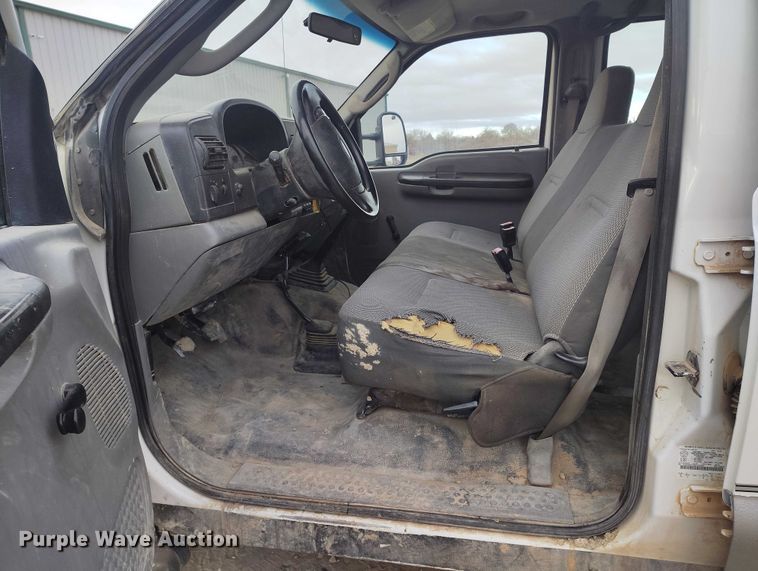 image for item DT0800 2006 Ford F450 Super Duty Crew Cab flatbed truck