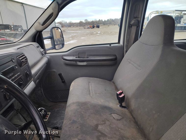 image for item DT0800 2006 Ford F450 Super Duty Crew Cab flatbed truck