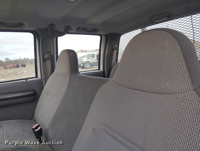 image for item DT0800 2006 Ford F450 Super Duty Crew Cab flatbed truck