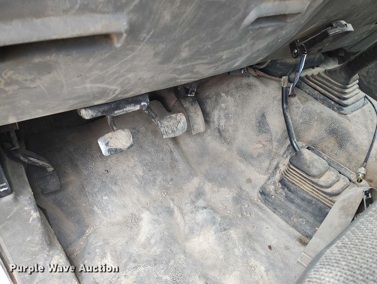 image for item DT0800 2006 Ford F450 Super Duty Crew Cab flatbed truck