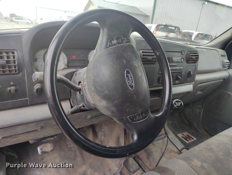 image for item DT0800 2006 Ford F450 Super Duty Crew Cab flatbed truck