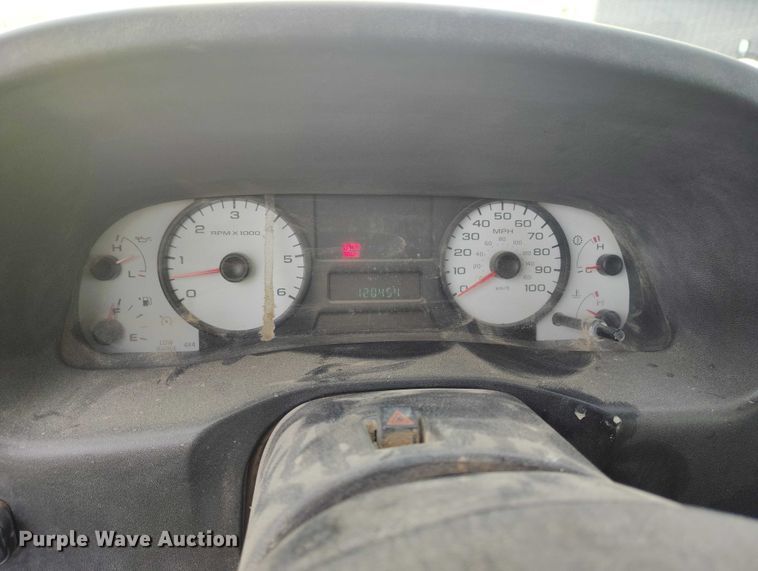 image for item DT0800 2006 Ford F450 Super Duty Crew Cab flatbed truck