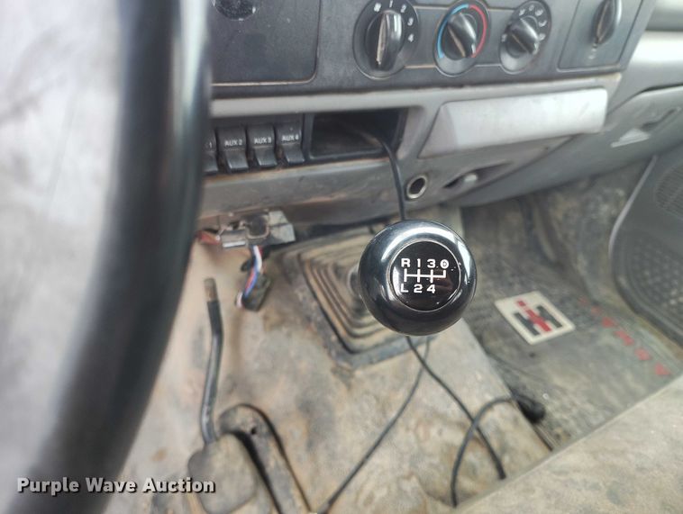 image for item DT0800 2006 Ford F450 Super Duty Crew Cab flatbed truck