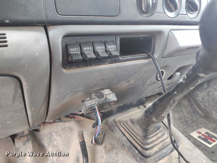 image for item DT0800 2006 Ford F450 Super Duty Crew Cab flatbed truck