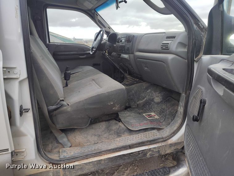 image for item DT0800 2006 Ford F450 Super Duty Crew Cab flatbed truck