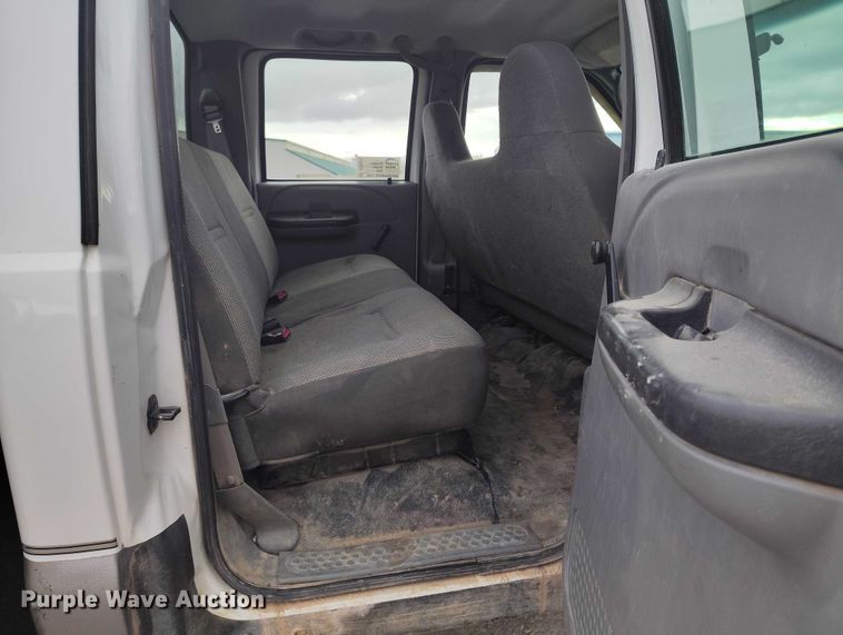 image for item DT0800 2006 Ford F450 Super Duty Crew Cab flatbed truck