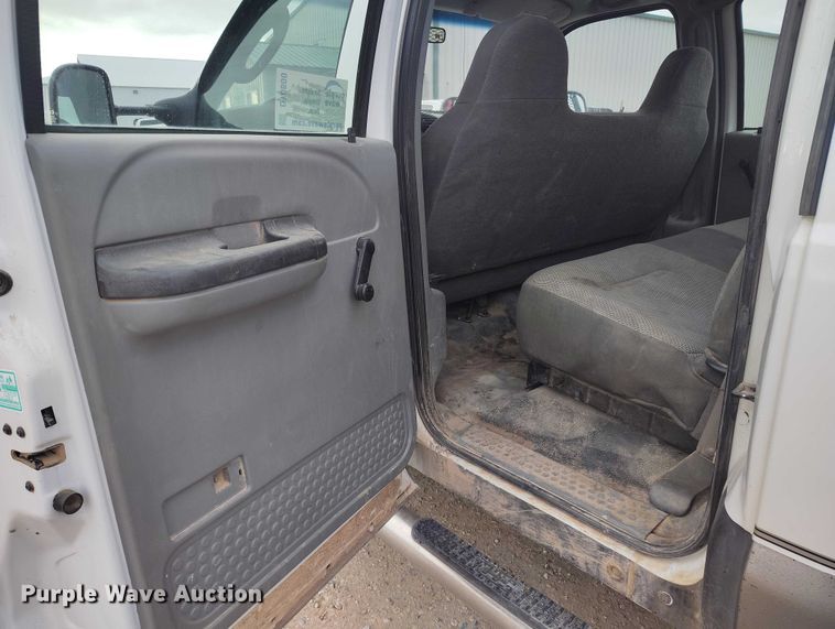 image for item DT0800 2006 Ford F450 Super Duty Crew Cab flatbed truck