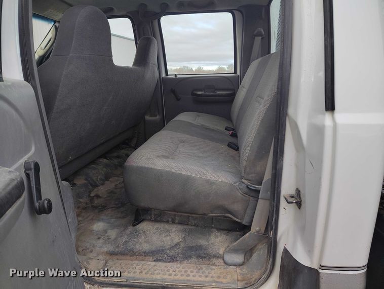 image for item DT0800 2006 Ford F450 Super Duty Crew Cab flatbed truck